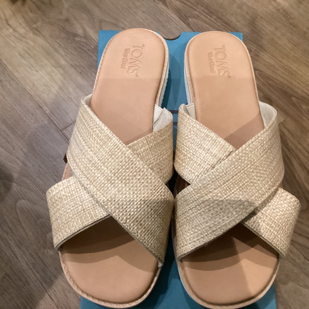 Tom’s Mae Crossover Almond Raffia sandal